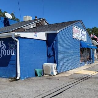 This Off-the-Beaten-Path North Charleston Seafood Market Draws Crowds Who Drive Hours for Its Fresh Local Catch