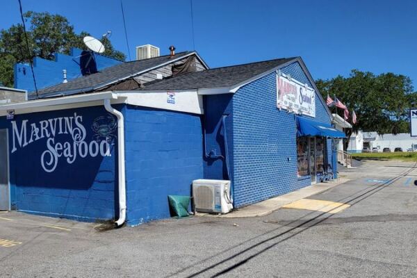 This Off-the-Beaten-Path North Charleston Seafood Market Draws Crowds Who Drive Hours for Its Fresh Local Catch