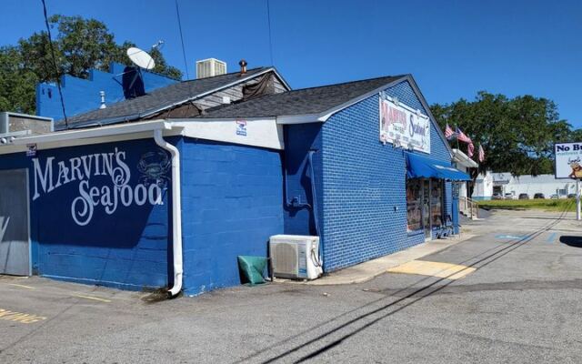 This Off-the-Beaten-Path North Charleston Seafood Market Draws Crowds Who Drive Hours for Its Fresh Local Catch