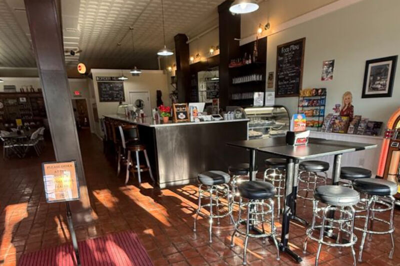 This Old-Fashioned Tennessee Soda Fountain Still Hand-Mixes Sodas and Scoops Ice Cream Like It’s Another Era