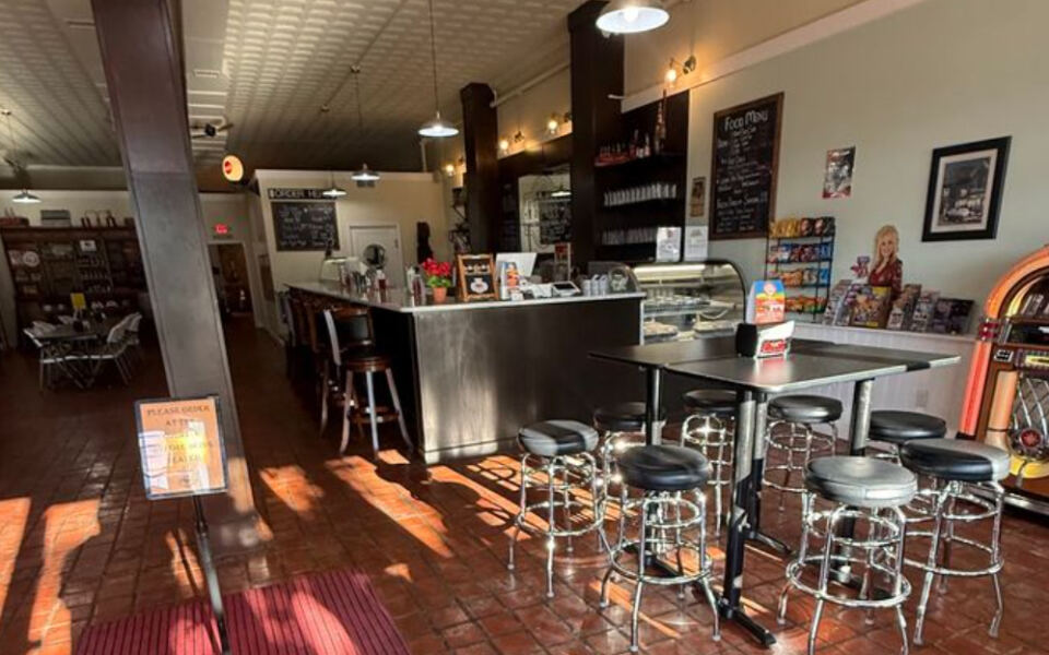 This Old-Fashioned Tennessee Soda Fountain Still Hand-Mixes Sodas and Scoops Ice Cream Like It’s Another Era