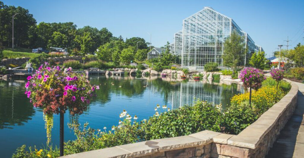 This Illinois Conservatory Feels Like a Tropical Getaway Close to Home