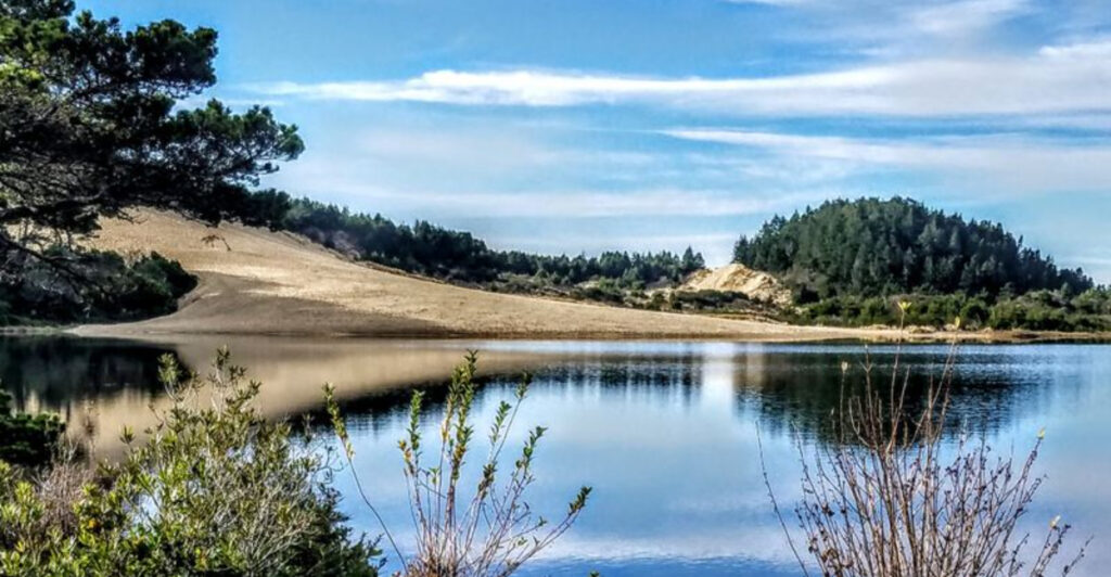 This Oregon Lake Beach Has Caribbean-Blue Water Without the Coast Crowds