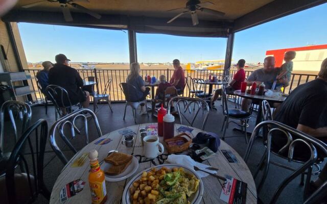 This Arizona Airport Diner Serves A $10 Breakfast While Small Planes Land Just Off The Patio