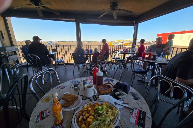 This Arizona Airport Diner Serves A $10 Breakfast While Small Planes Land Just Off The Patio