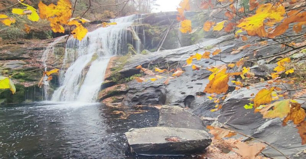 Many Travelers Don’t Realize You Can Drive Right Up To This 90-Foot Tennessee Waterfall