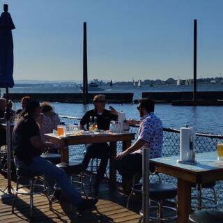 This Laid-Back Oregon Eatery Actually Floats on the Columbia River, With Sunset Views and Drinks Right on the Water
