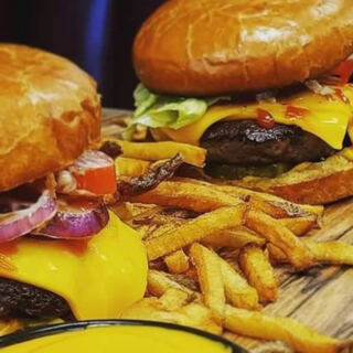 This Carbondale Favorite Serves Massive Burgers With Old-School Drive-In Charm
