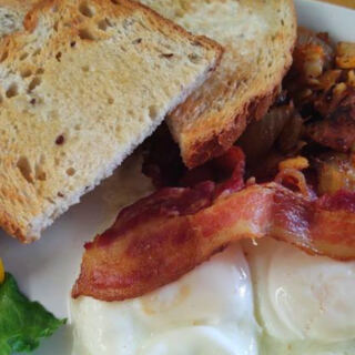 This Downtown Pittsburgh Café Serves Homemade Breakfasts for Around $10 and Still Takes Cash Only