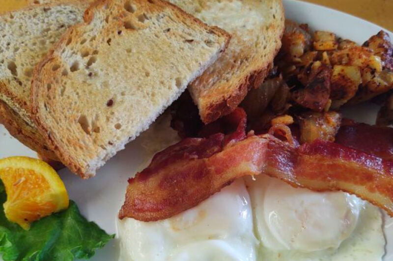 This Downtown Pittsburgh Café Serves Homemade Breakfasts for Around $10 and Still Takes Cash Only