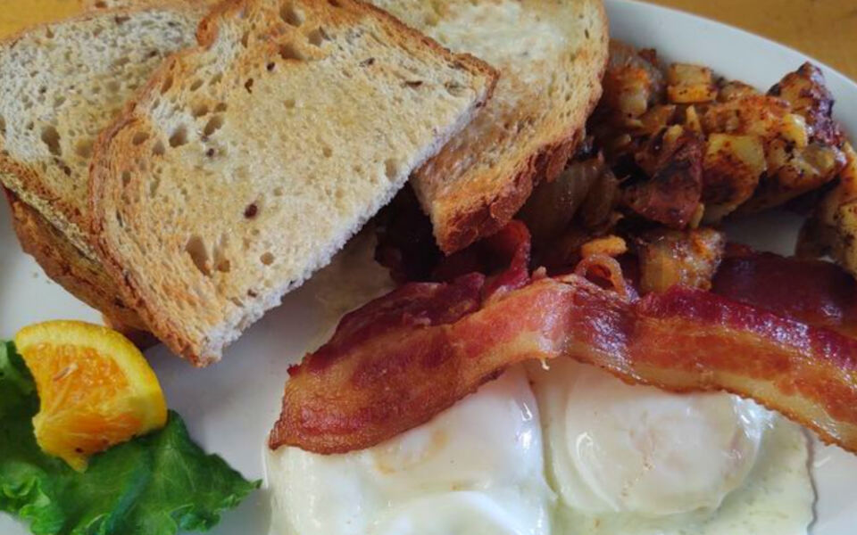 This Downtown Pittsburgh Café Serves Homemade Breakfasts for Around $10 and Still Takes Cash Only