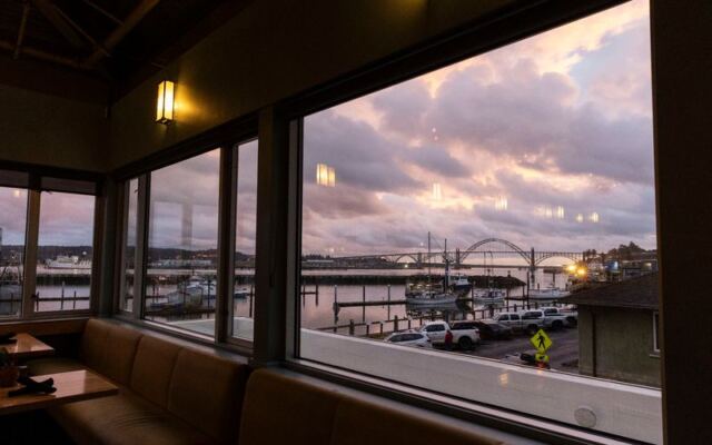 This Oregon Fish House on the Newport Bayfront Serves Dungeness Crab Cakes at Tables Right Over the Harbor
