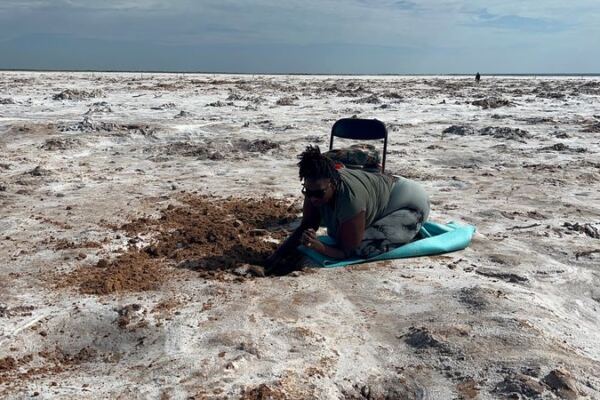 This Free Oklahoma Salt Flat Lets You Dig Through The Mud For Hourglass Crystals