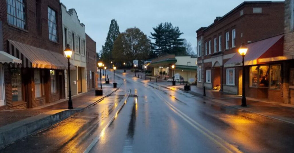 9 Tennessee Small Towns With Main Streets So Pretty You’ll Want to Slow Down and Stay
