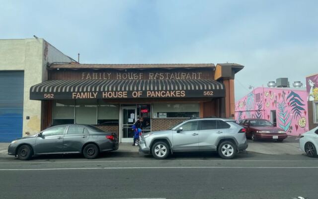 This California Family Diner Is a Local Institution Famous for Huge Breakfast Plates and Overstuffed Omelets