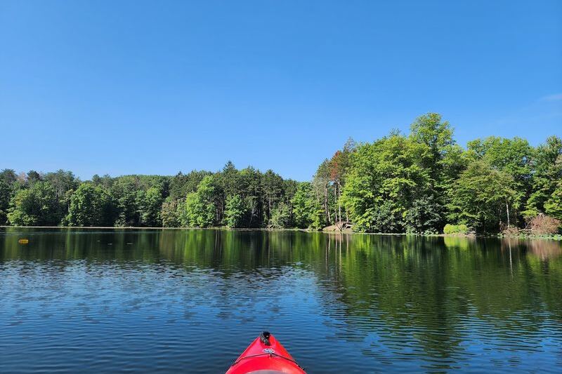 This Hidden Ohio Quarry Near Portage Lakes Turns Into A Cliff-Jumping Swimming Hole All Summer