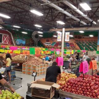 This Massive Florida Grocery Store Has Prices So Low You’ll Swear It’s a Mistake
