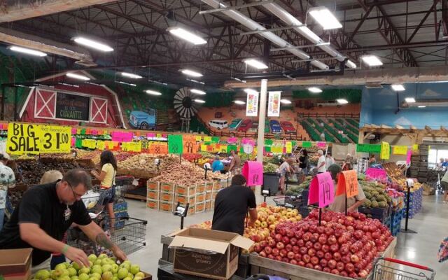 This Massive Florida Grocery Store Has Prices So Low You’ll Swear It’s a Mistake