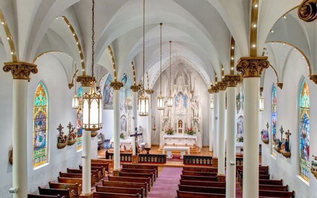 This Grand Tennessee Church Hides Hand-Painted Ceilings and Stained Glass Most Locals Have Never Seen