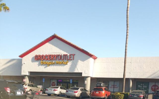 At This California Discount Grocery, Shoppers Score Name Brands for Less and Find Deals They Can’t Get Anywhere Else