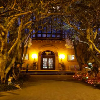 15 Places in America Where You Can Spend the Night Solving a Murder Mystery