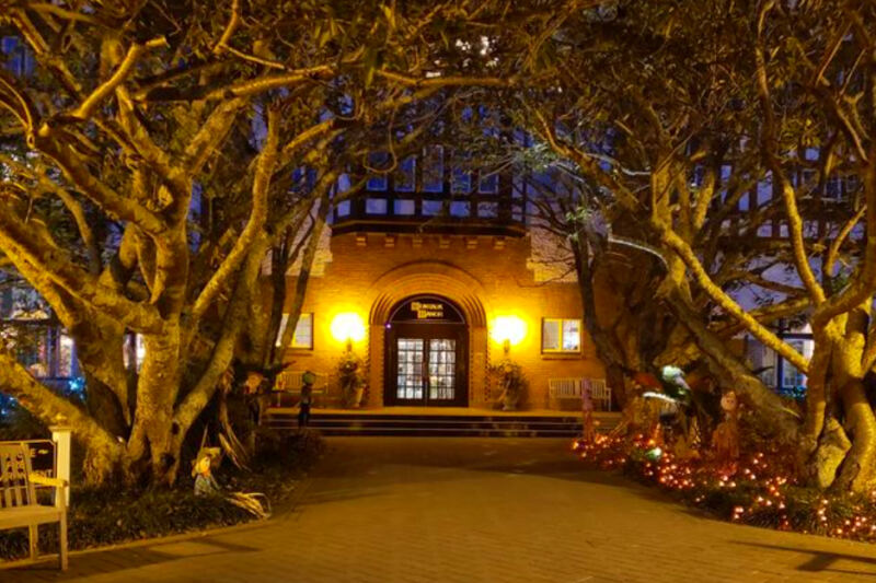 15 Places in America Where You Can Spend the Night Solving a Murder Mystery
