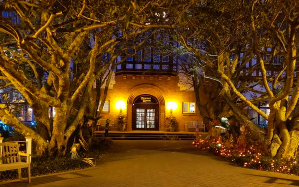 15 Places in America Where You Can Spend the Night Solving a Murder Mystery