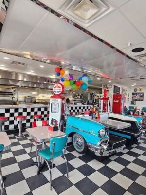This ’50s-Themed Indiana Diner Griddles Classic Burgers Amid Jukeboxes And Poodle-Skirted Nostalgia