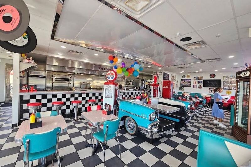 This ’50s-Themed Indiana Diner Griddles Classic Burgers Amid Jukeboxes And Poodle-Skirted Nostalgia