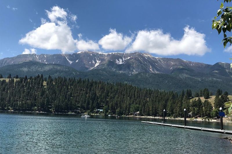 This Oregon Town Has More Bronze Statues Than Residents And A Lake So Blue It Almost Hurts To Look At