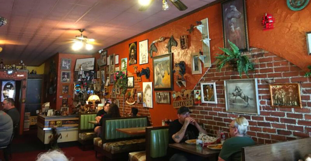 One of Kansas’ Best Hidden Restaurants Has Sizzling Fajitas and Warm Hospitality