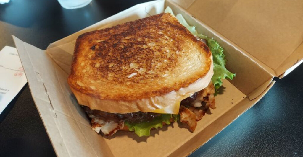 This Amish Grocery in Illinois Serves Homemade Sandwiches Worth the Drive