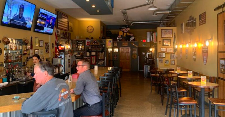 This Low-Key Iron Mountain Bar Has Late-Night Pizza, Craft Beers, and Even Heated Toilet Seats
