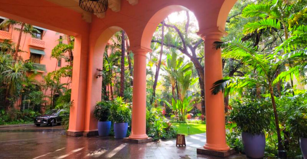 15 Tropical Escapes That Channel Old Hollywood Glamour