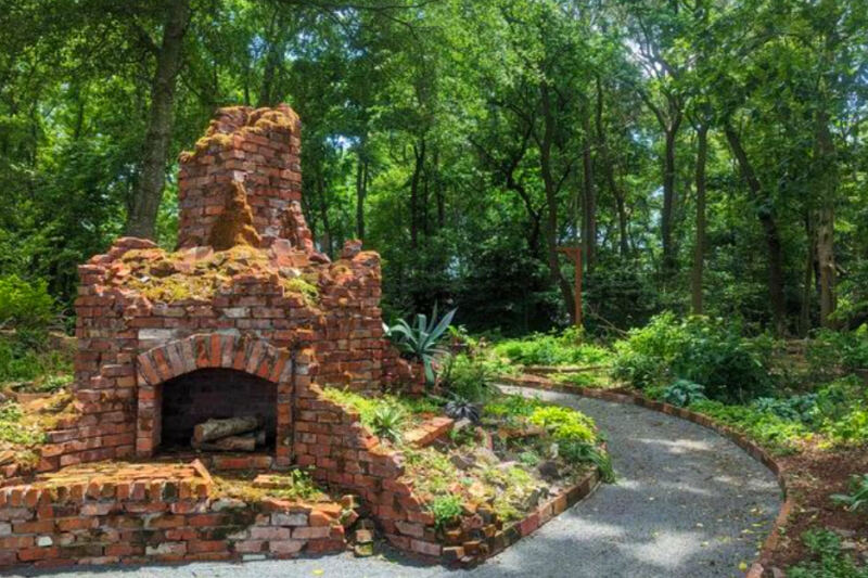 This Dagsboro, Delaware, Garden Blends Meadow Views, Native Plants, and Coastal Beauty Into One Serene Escape