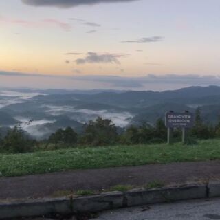There’s a Quiet Blue Ridge Parkway Overlook Where North Carolina Locals Catch Sunsets Without the Crowds