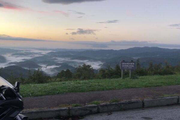 There’s a Quiet Blue Ridge Parkway Overlook Where North Carolina Locals Catch Sunsets Without the Crowds