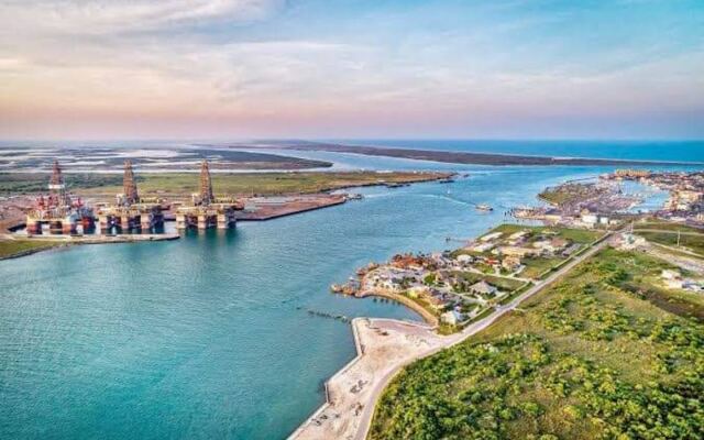 This Little Texas Gulf Coast Town Keeps Winning Over Everyone Who Slows Down There