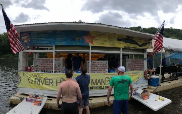 This New Jersey Hot Dog Stand Uses A Dock For Its Front Door