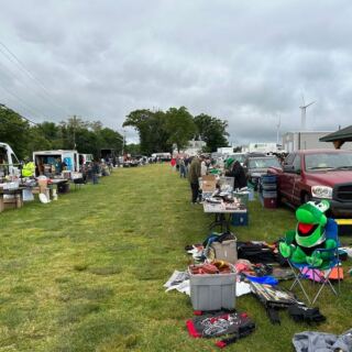 This Sprawling Rhode Island Flea Market Fills an Open Field Every Sunday with Antiques, Vintage Finds, and Free-to-Browse Bargains