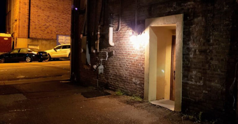 This Mississippi Speakeasy Has No Sign, Just A Porch Light To Guide You