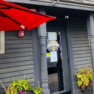 This Illinois Tavern Beat 63 Restaurants With Its Massive One-Pound Burger