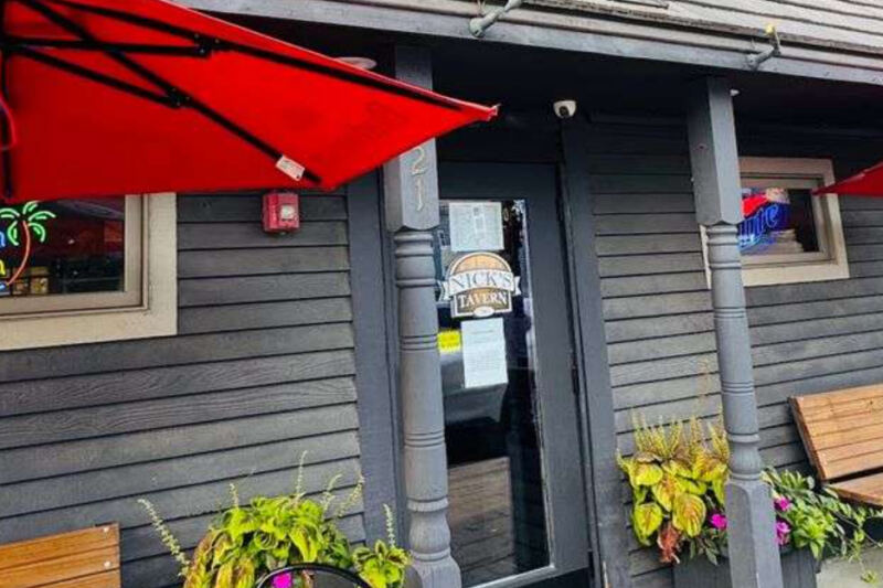 This Illinois Tavern Beat 63 Restaurants With Its Massive One-Pound Burger