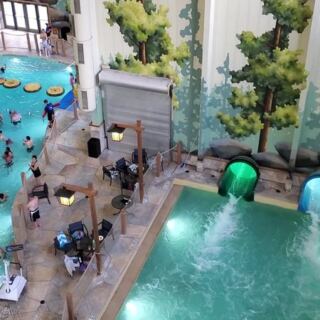 This Washington Resort Hides An Indoor Water Park With Waterslides And A Wave Pool