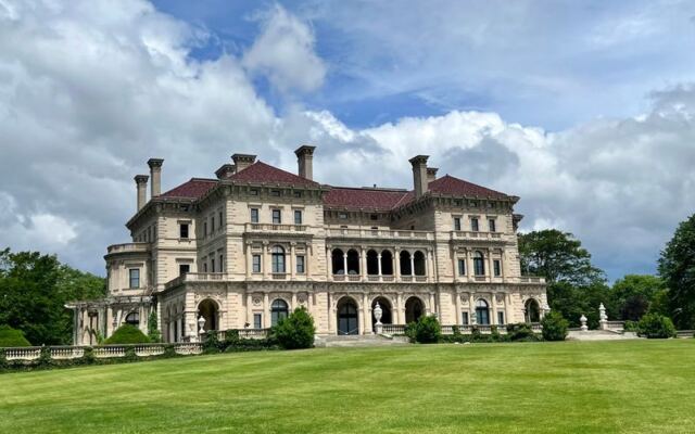 This Rhode Island Mansion Tour Lets You Walk Through The Gilded Age Home Vanderbilts Built