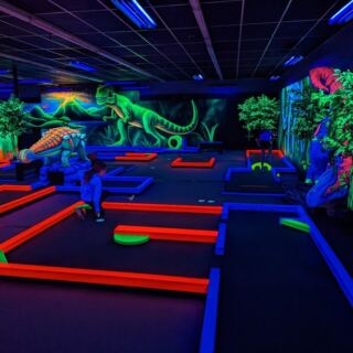 One Of Ohio’s Strangest Indoor Adventures Mixes Blacklights With Raptor Territory
