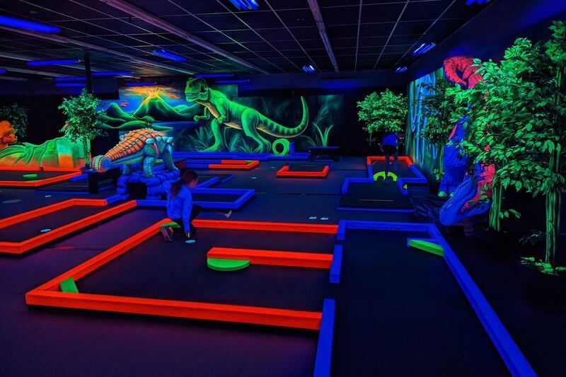 One Of Ohio’s Strangest Indoor Adventures Mixes Blacklights With Raptor Territory