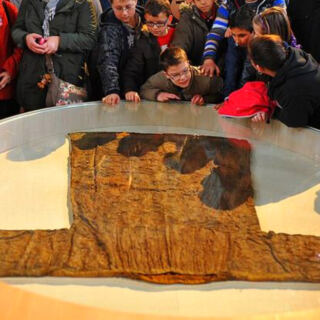 14 Religious Relics Surrounded by Political Motives