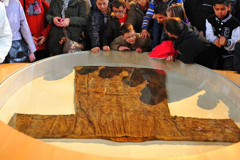 14 Religious Relics Surrounded by Political Motives