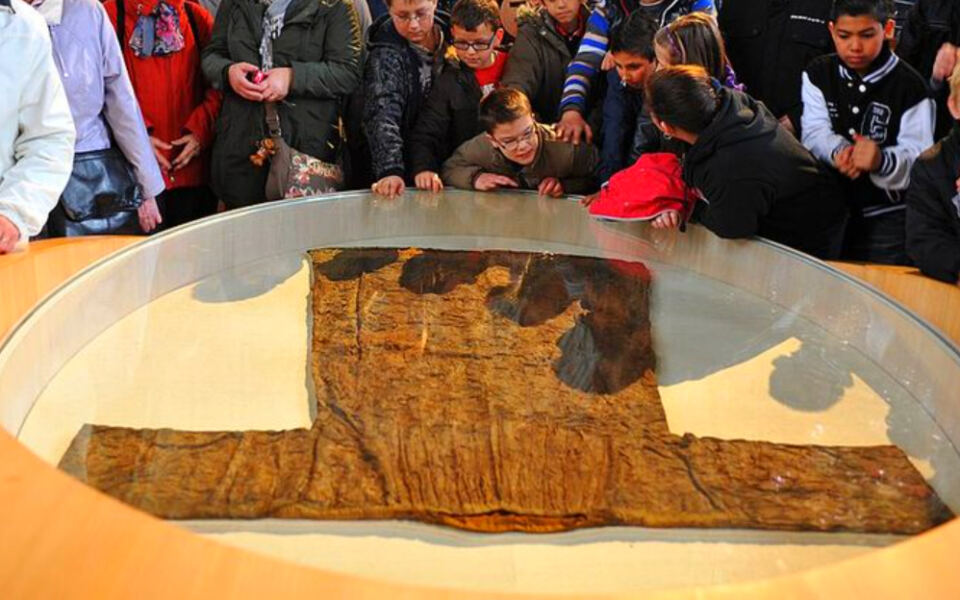 14 Religious Relics Surrounded by Political Motives